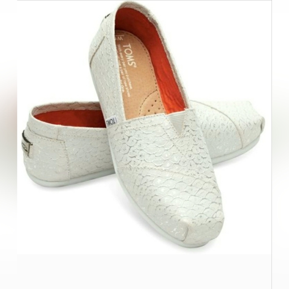 TOMS WOMEN'S FLAT SHOES SIZE 6.5